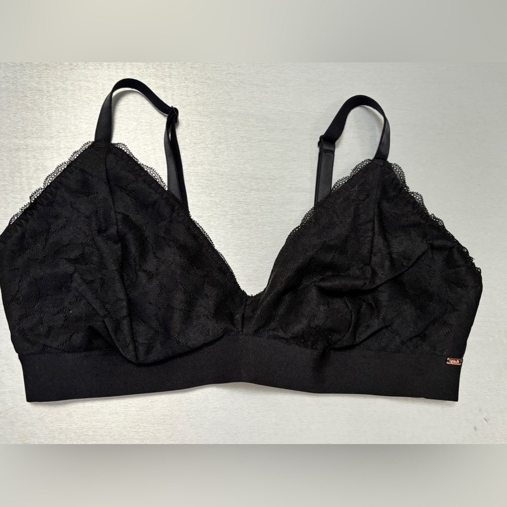 PINK Victoria’s Secret black bralette XXL
